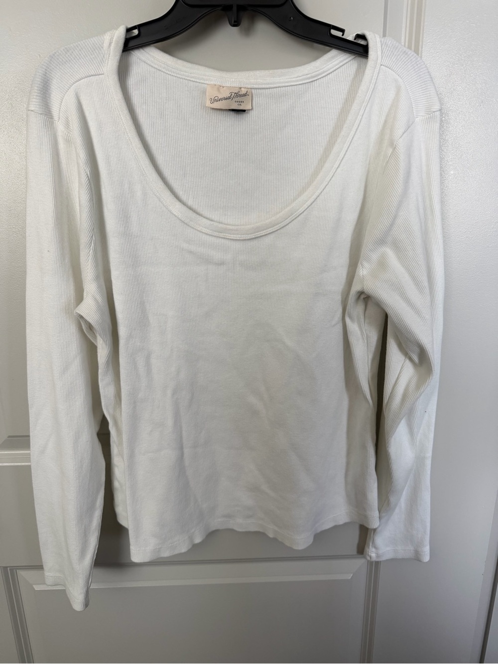 Universal Thread White Long Sleeve Scoop Neck Top